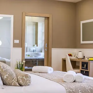 https://peninsula-luxury-suite.hotelinzadar.com